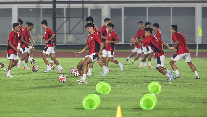 latihan-timnas-indonesia-u-23-jelang-lawan-filipina-1752761891905_169