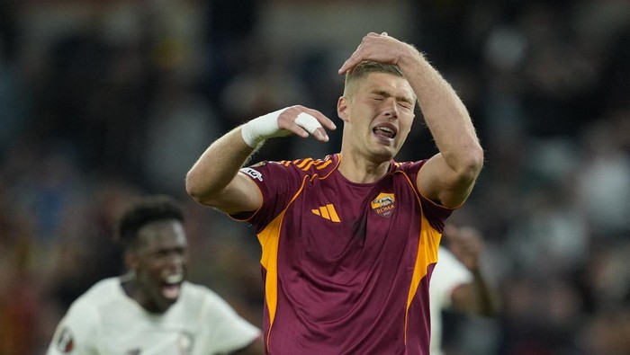 artem-dovbyk-as-roma-1759445556876_169
