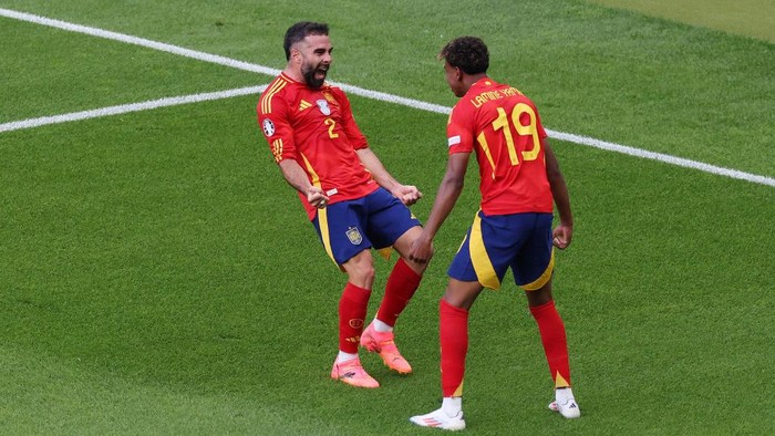 dani-carvajal-lamine-yamal-1756859872845_169