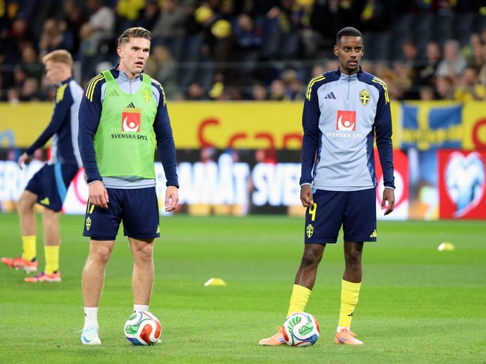 viktor-gyokeres-alexander-isak-timnas-swedia-kualifikasi-piala-dunia-2026-1760189978244_43