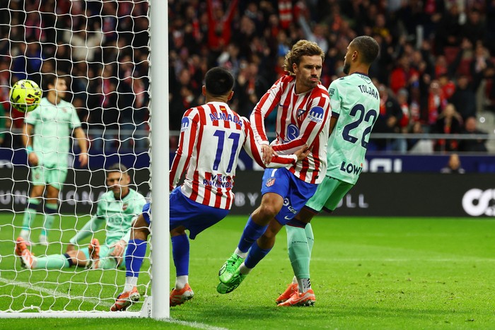 soccer-spain-atm-lev-1762643284121