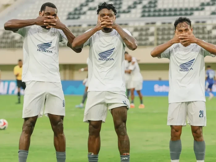 pemain-psm-makassar-selebrasi-merayakan-gol-yang-dicetak-gledson-paixao-ke-gawang-psbs-biak-1770545561149_43
