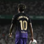 Soccer player seen from behind wearing a black-to-purple gradient jersey with the name Lamine Yamal and number 10.